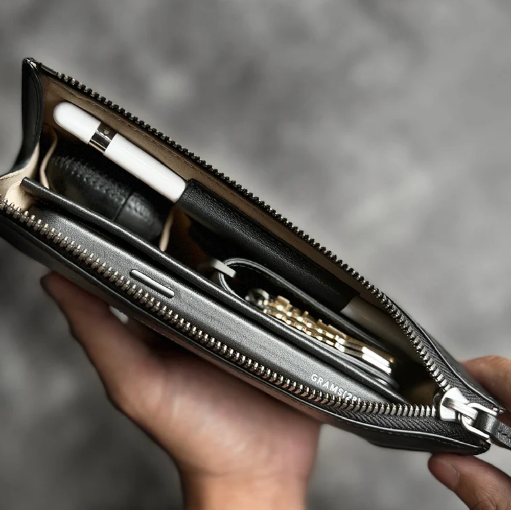 Grams28 109 Essential Case – Custodia compatta in pelle italiana per smartphone e accessori