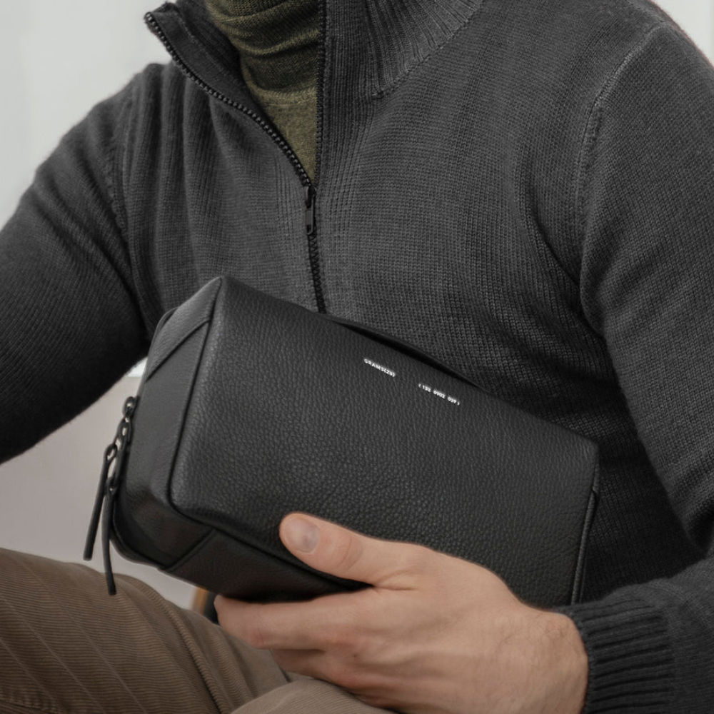 GRAMS28 132 Essential Case Pro – Organizer tech e borsa a tracolla in pelle