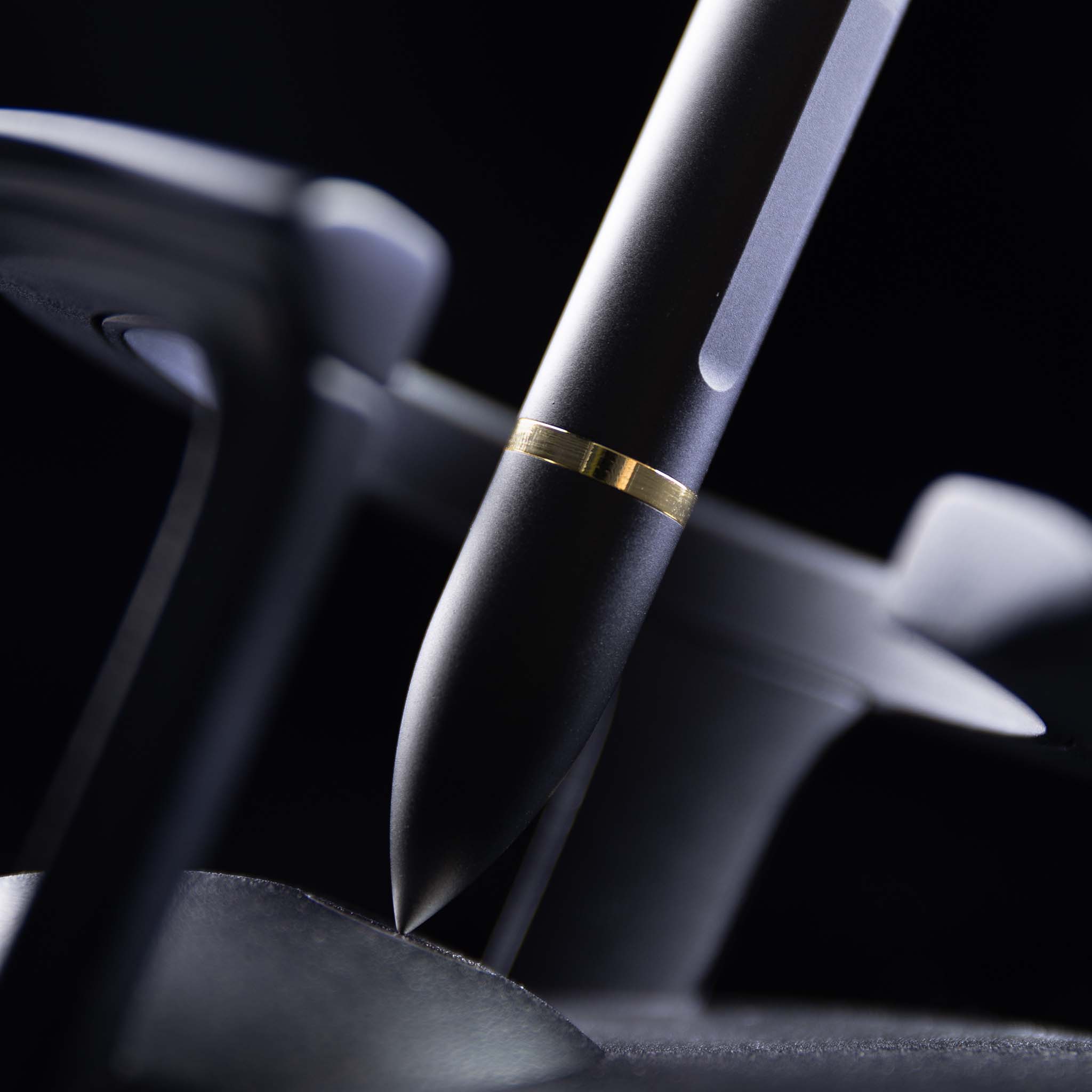 Novium - Hoverpen Interstellar 18K Gold - Gravitational Ballpoint Pen with Gold Plated Ring Magnetic Base