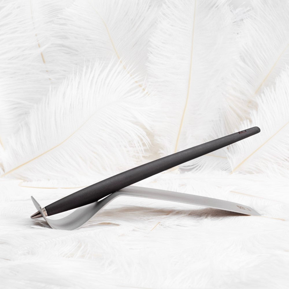 Pininfarina Shop - Penne e Stilo - Forever Piuma A Modern Classic – Stilo in Legno con Punta Ethergraf® e Base in Acciaio Satinato