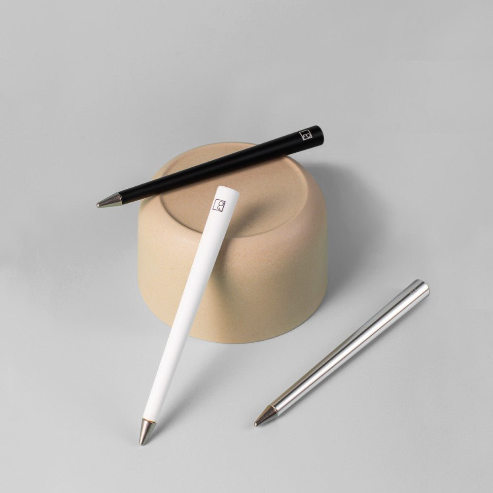 Pininfarina Shop - Penne e Stilo - Forever Primina B&W Edition – Stilo in Alluminio Verniciato con Puntale in Lega di Metalli Ethergraf®