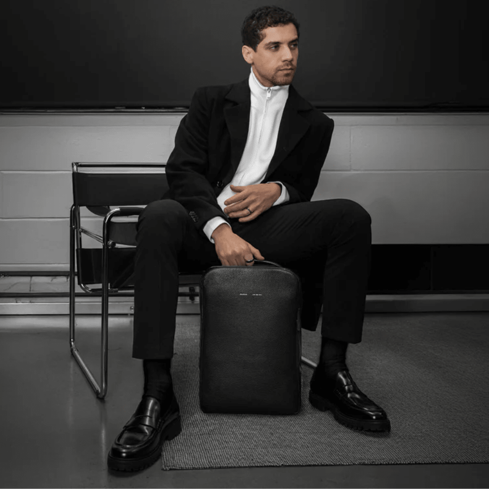 Pininfarina Shop - Borse e Zaini - Grams28 150 Daypack – Zaino per tutti i giorni in pelle italiana