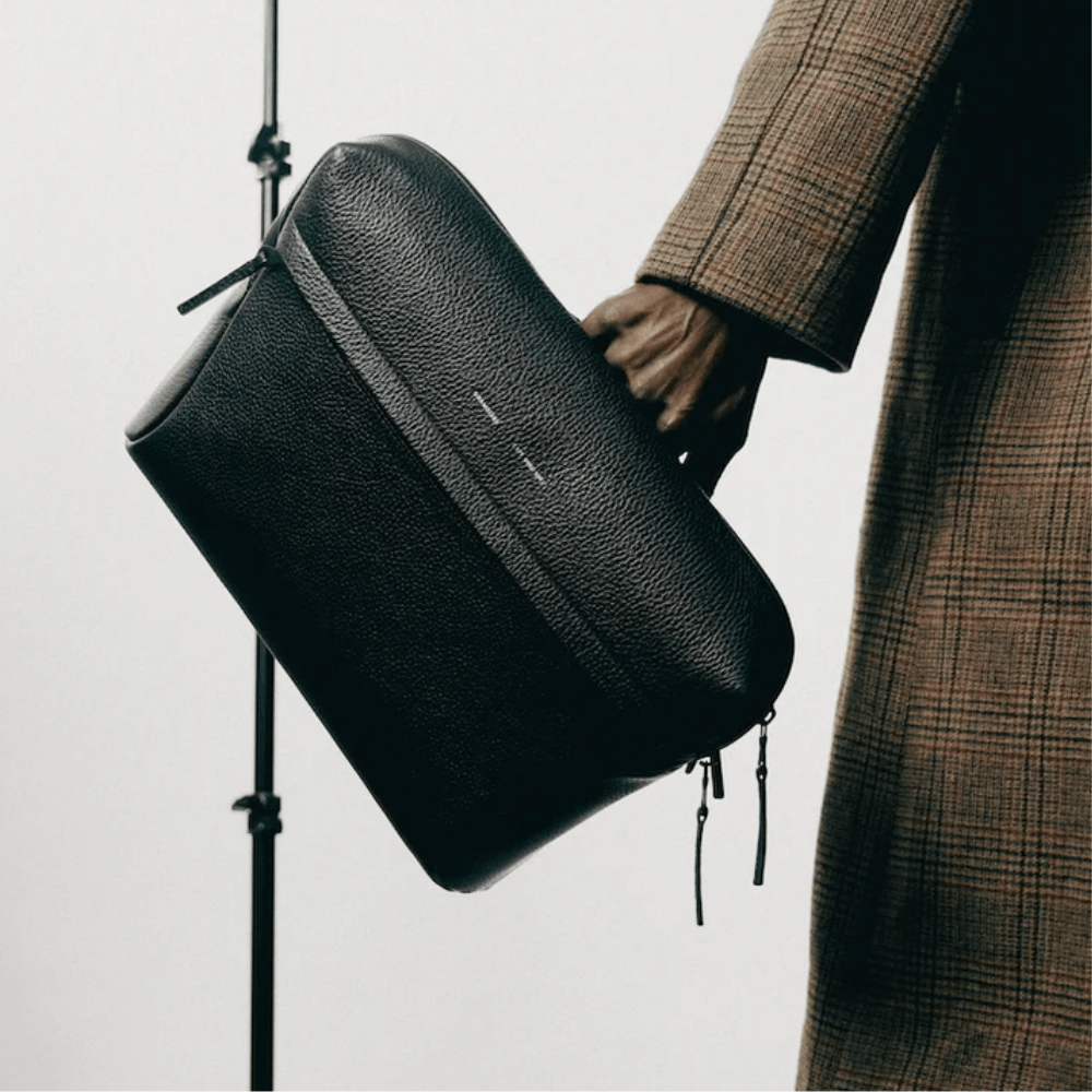 Pininfarina Shop - Borse e Zaini - Grams28 171 Laptop Sling – Borsa professionale in vera pelle