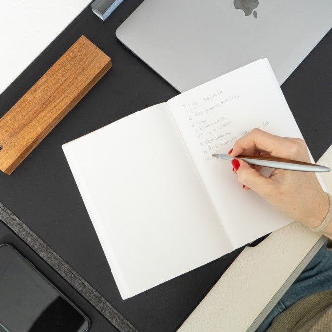 Pininfarina Shop - Accessori da scrivania - Pininfarina DeskPro con Ricarica Wireless – Sottomano da Scrivania Multifunzionale