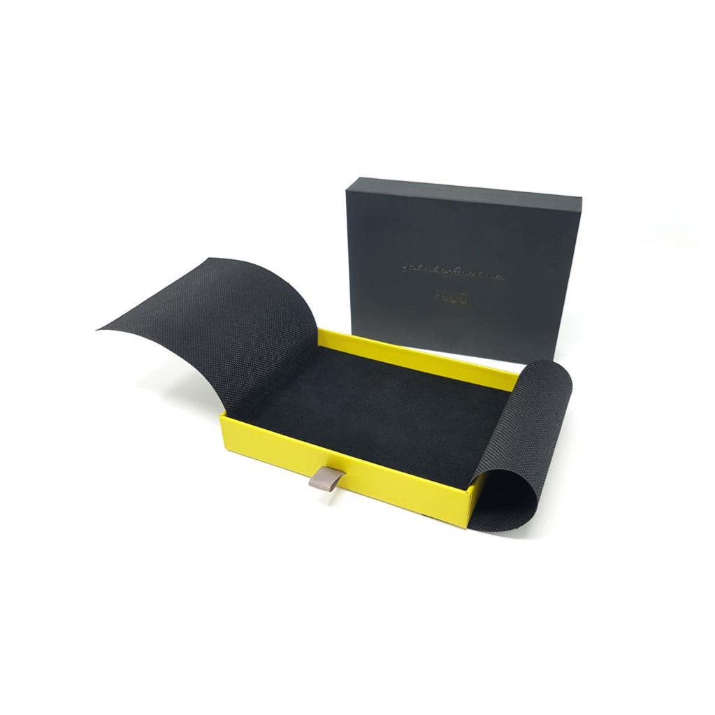 Pininfarina Shop - Portafogli e Portachiavi - Pininfarina Folio Passport – Porta Passaporto in Pelle