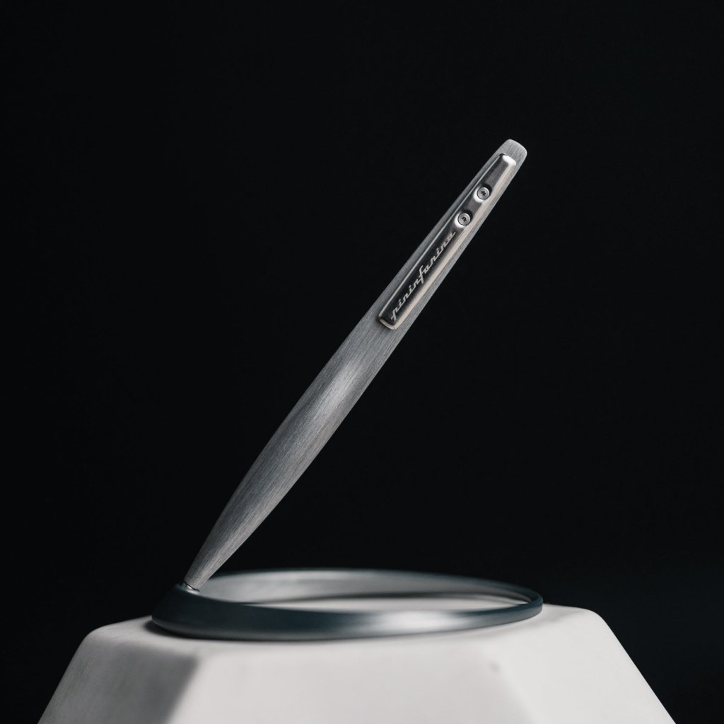 Pininfarina Shop - Penne e Stilo - Pininfarina Space Pure Grey – Stilo Senza Inchiostro e supporto da scrivania in alluminio