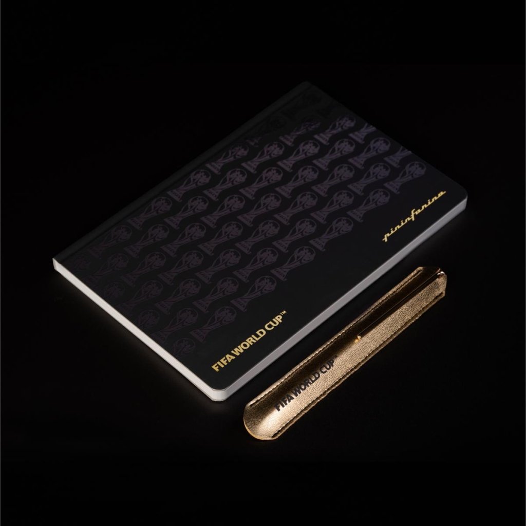 Pininfarina Shop - Set - Pininfarina Writing Set Fifa World Cup – Taccuino in Carta di Roccia + Grafeex Ballpoint Gold Plated con Astuccio Coordinato