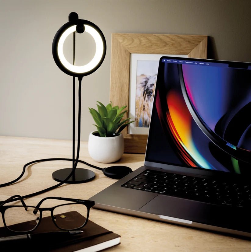 Pininfarina Shop - Home - Bily Bird la Lampada da tavolo a Led disegnata da Eric Berthes