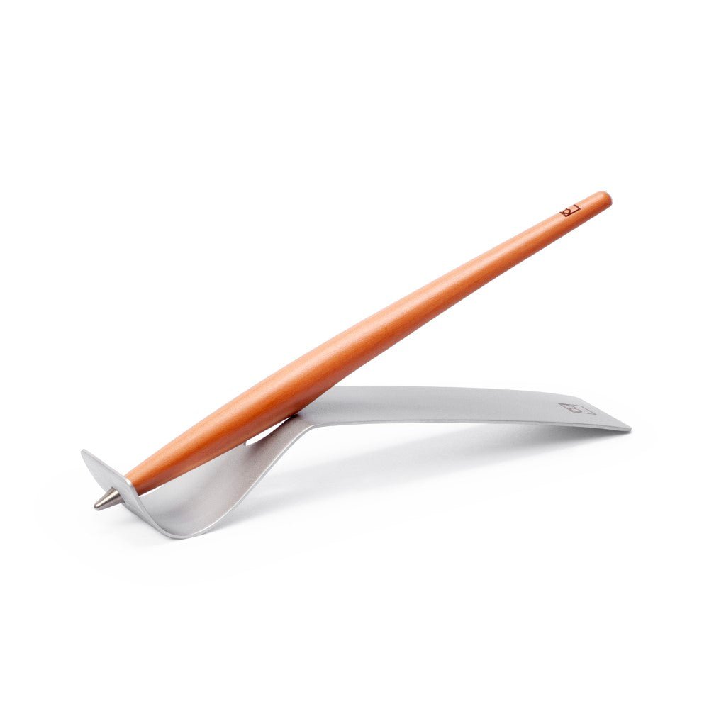 Pininfarina Shop - Penne e Stilo - Forever Piuma A Modern Classic – Stilo in Legno con Punta Ethergraf® e Base in Acciaio Satinato