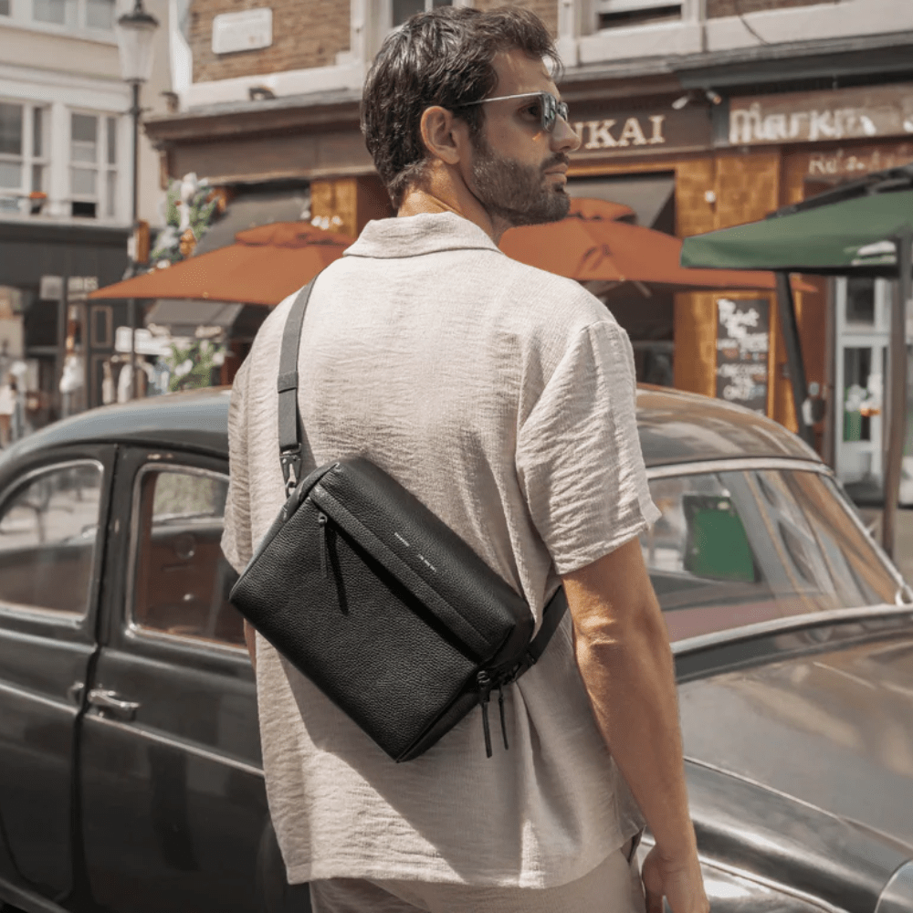 Pininfarina Shop - Borse e Zaini - Grams28 154 City Pack – Borsa a tracolla compatta in pelle italiana martellata
