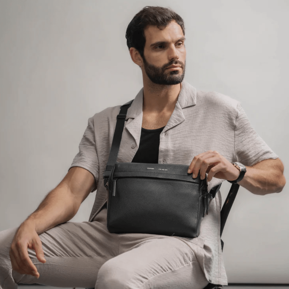Pininfarina Shop - Borse e Zaini - Grams28 154 City Pack – Borsa a tracolla compatta in pelle italiana martellata