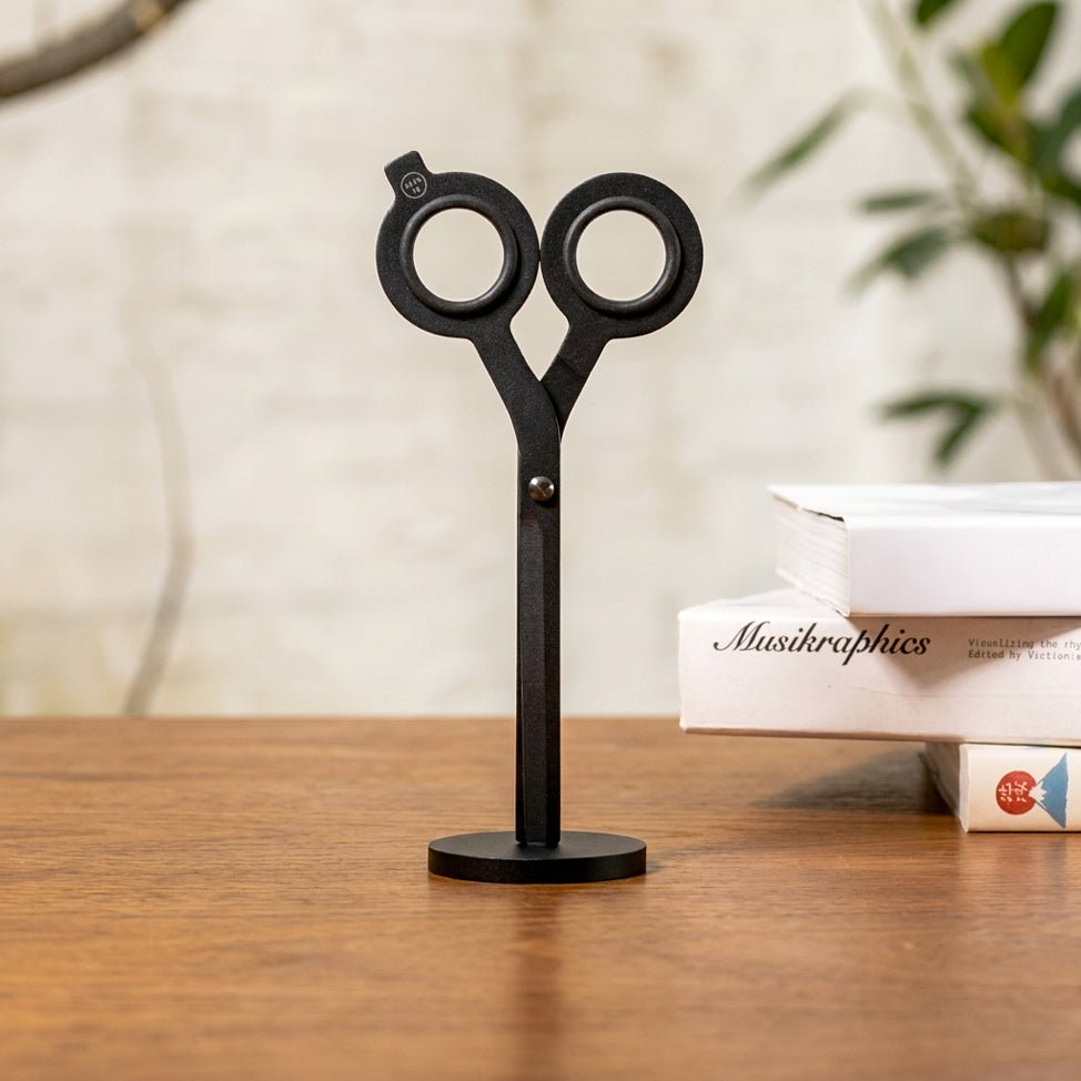 Pininfarina Shop - Accessori da scrivania - HMM SCISSORS 2 IN 1 - Forbici Professionali con base e tagliacarta