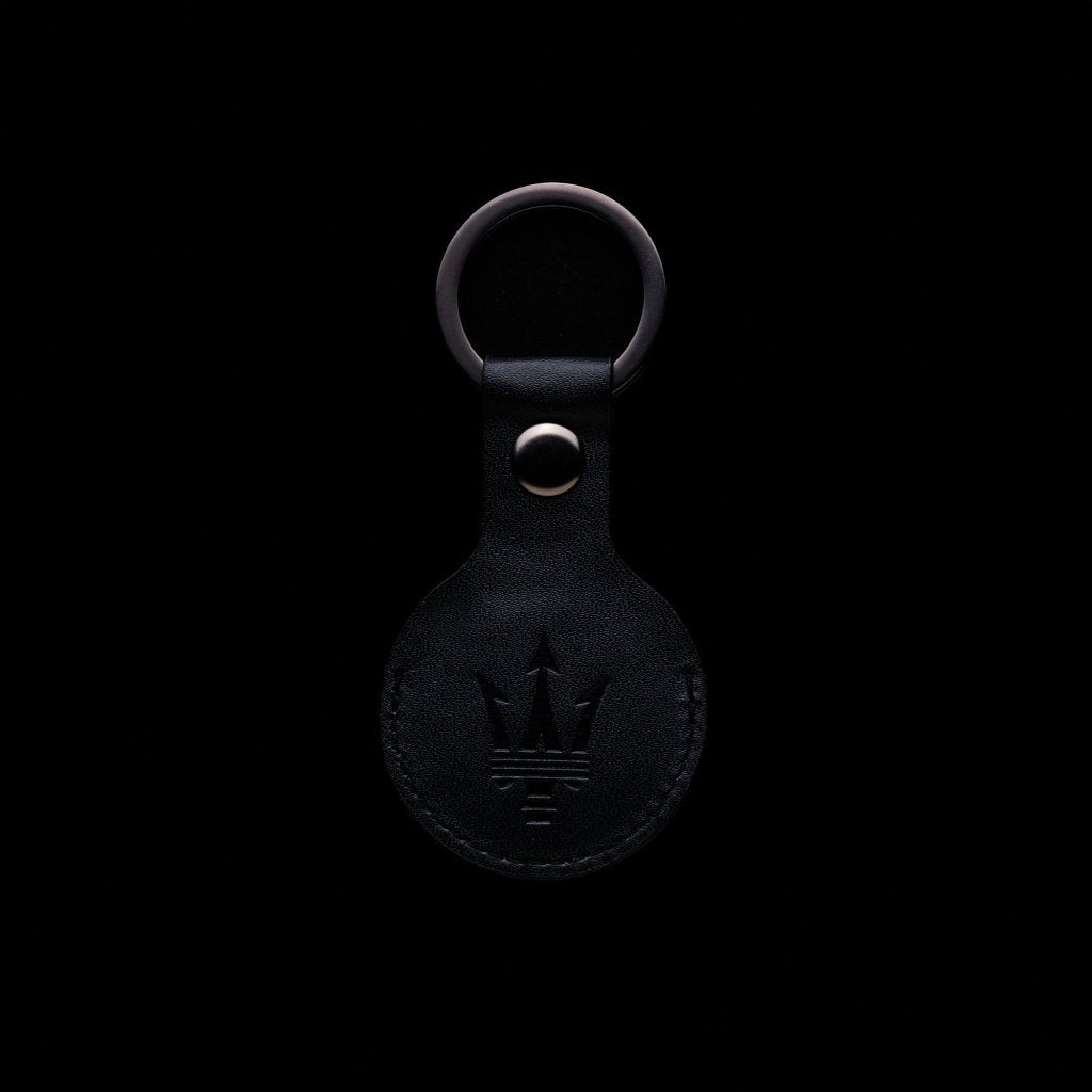 Pininfarina Shop - Portafogli e Portachiavi - Maserati AirTag Keyring – Portachiavi in Eco Pelle con Anello in Acciaio con custodia