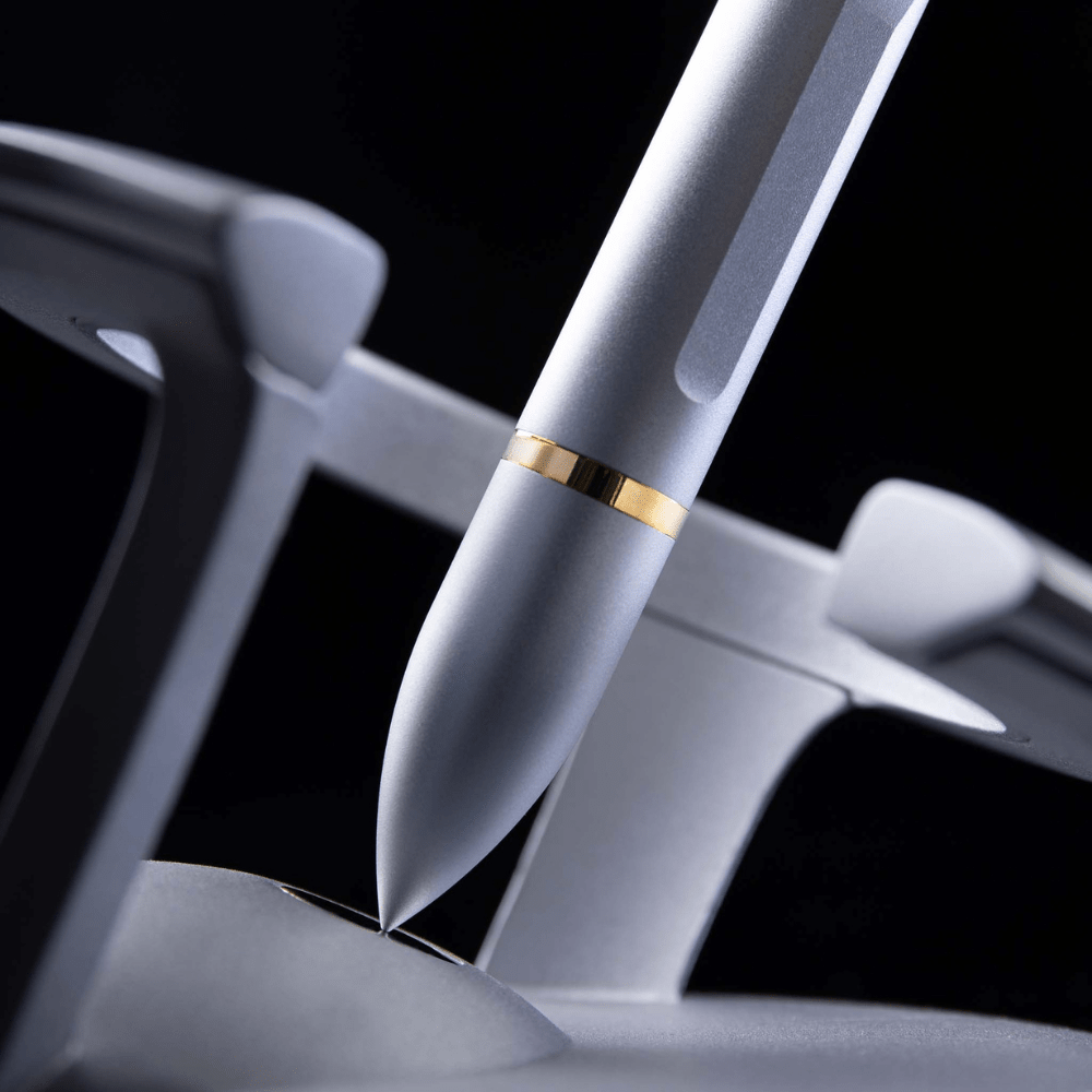 Pininfarina Shop - Penne e Stilo - Novium - Hoverpen Interstellar 18K Gold - Penna a sfera gravitazionale con anello placcato oro base magnetica