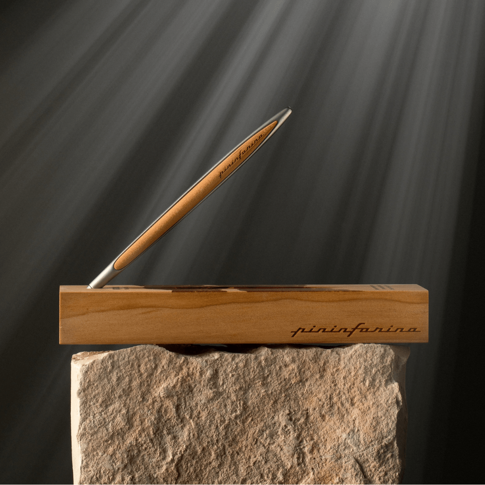 Pininfarina Shop - Penne e Stilo - Pininfarina Cambiano Dante 700th– Penna commemorativa con Punta a sfera e base in legno
