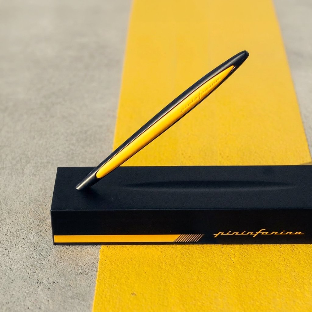 Pininfarina Shop - Penne e Stilo - Pininfarina Cambiano Race Ink – Stilo con Punta a sfera Supporto Racing da Scrivania