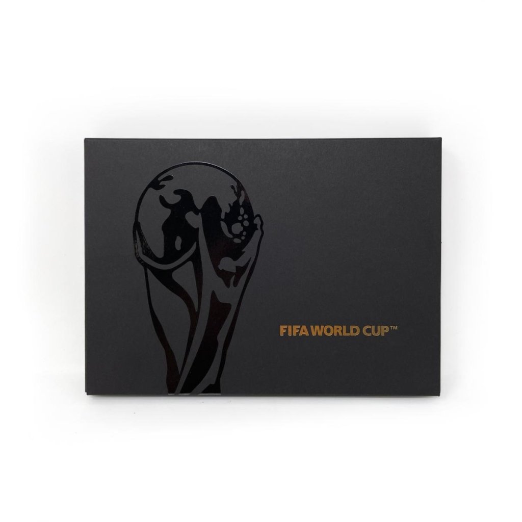 Pininfarina Shop - Set - Pininfarina Writing Set Fifa World Cup – Taccuino in Carta di Roccia + Grafeex Ballpoint Gold Plated con Astuccio Coordinato