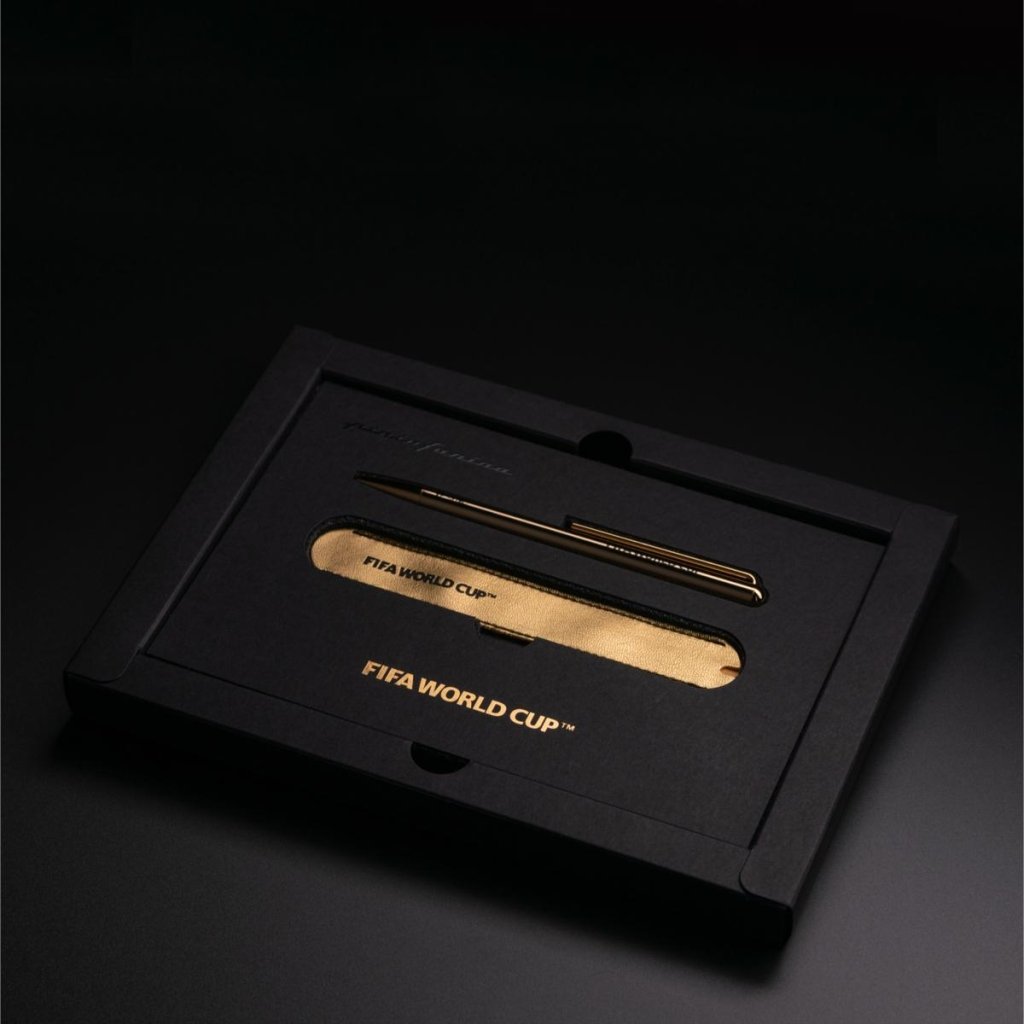 Pininfarina Shop - Set - Pininfarina Writing Set Fifa World Cup – Taccuino in Carta di Roccia + Grafeex Ballpoint Gold Plated con Astuccio Coordinato